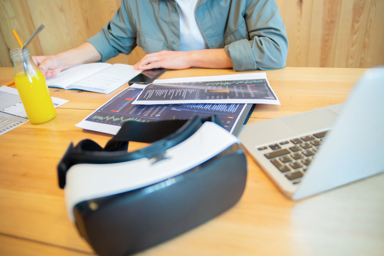 modern-electronic-devices-on-the-table