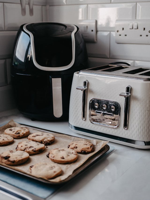 modern-kitchen-with-air-fryer-and-toaster
