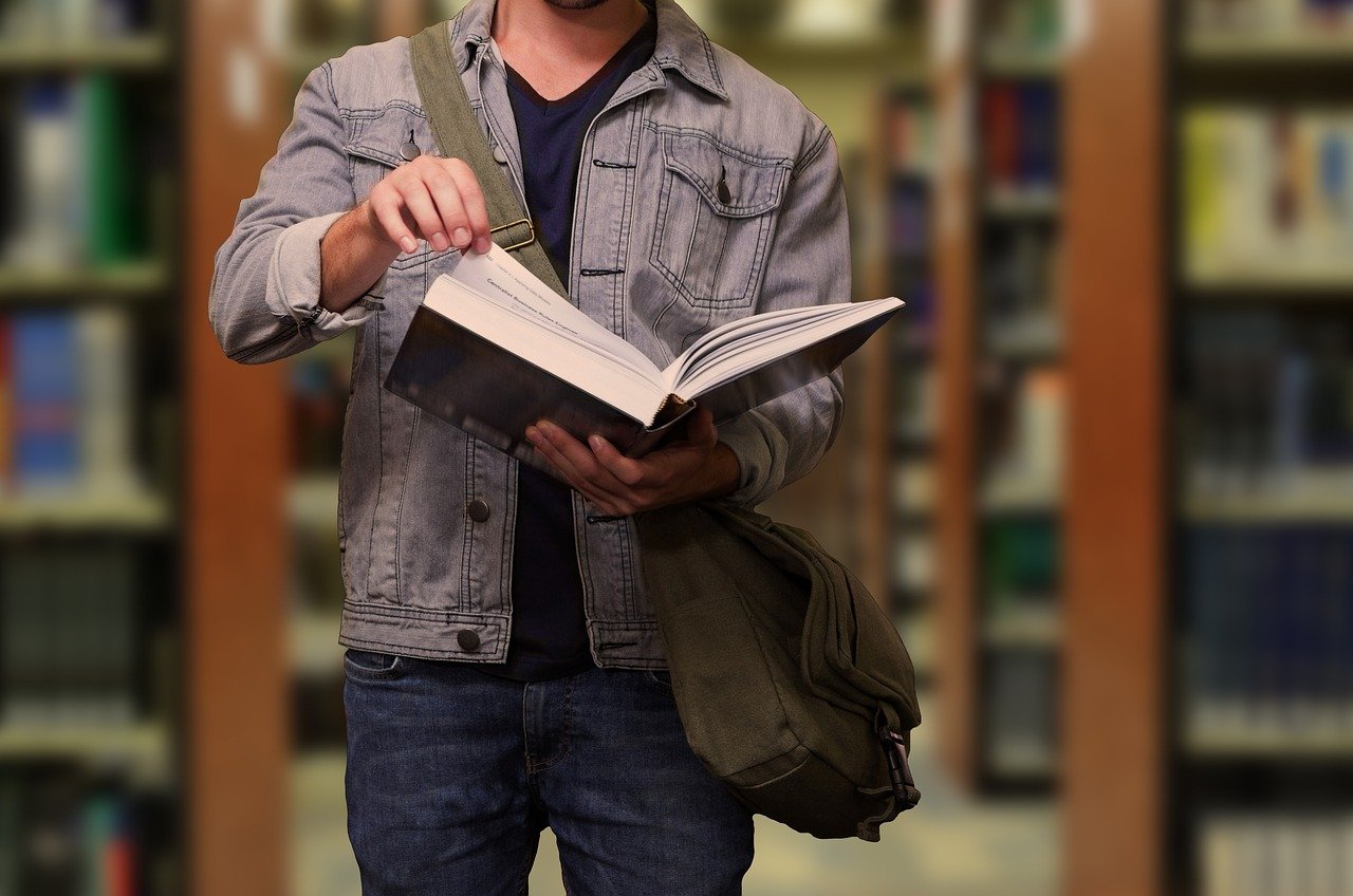 students-reserve-library-training